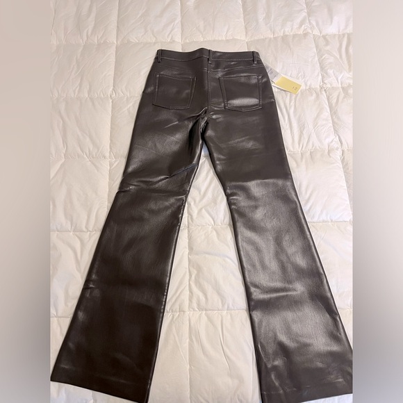 Aritzia, low rise flare, rich mocha brown, size 6 women’s - Picture 3 of 4